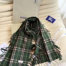 burberry巴宝莉 【B家蜈蚣巾】金靖同款新品到货!顶级羊绒毛,最新款男女通用情侣款👫重磅推荐💥 经典的格子,永不过 burberry巴宝莉 【B家蜈蚣巾】金靖同款新品到货!顶级羊绒毛,最新款男女通用情侣款👫重磅推荐💥 经典的格子,永不过