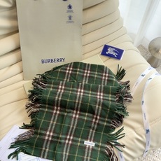 burberry巴宝莉 【B家蜈蚣巾】金靖同款新品到货!顶级羊绒毛,最新款男女通用情侣款👫重磅推荐💥 经典的格子,永不过 burberry巴宝莉 【B家蜈蚣巾】金靖同款新品到货!顶级羊绒毛,最新款男女通用情侣款👫重磅推荐💥 经典的格子,永不过