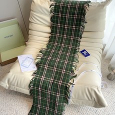 burberry巴宝莉 【B家蜈蚣巾】金靖同款新品到货!顶级羊绒毛,最新款男女通用情侣款👫重磅推荐💥 经典的格子,永不过 burberry巴宝莉 【B家蜈蚣巾】金靖同款新品到货!顶级羊绒毛,最新款男女通用情侣款👫重磅推荐💥 经典的格子,永不过