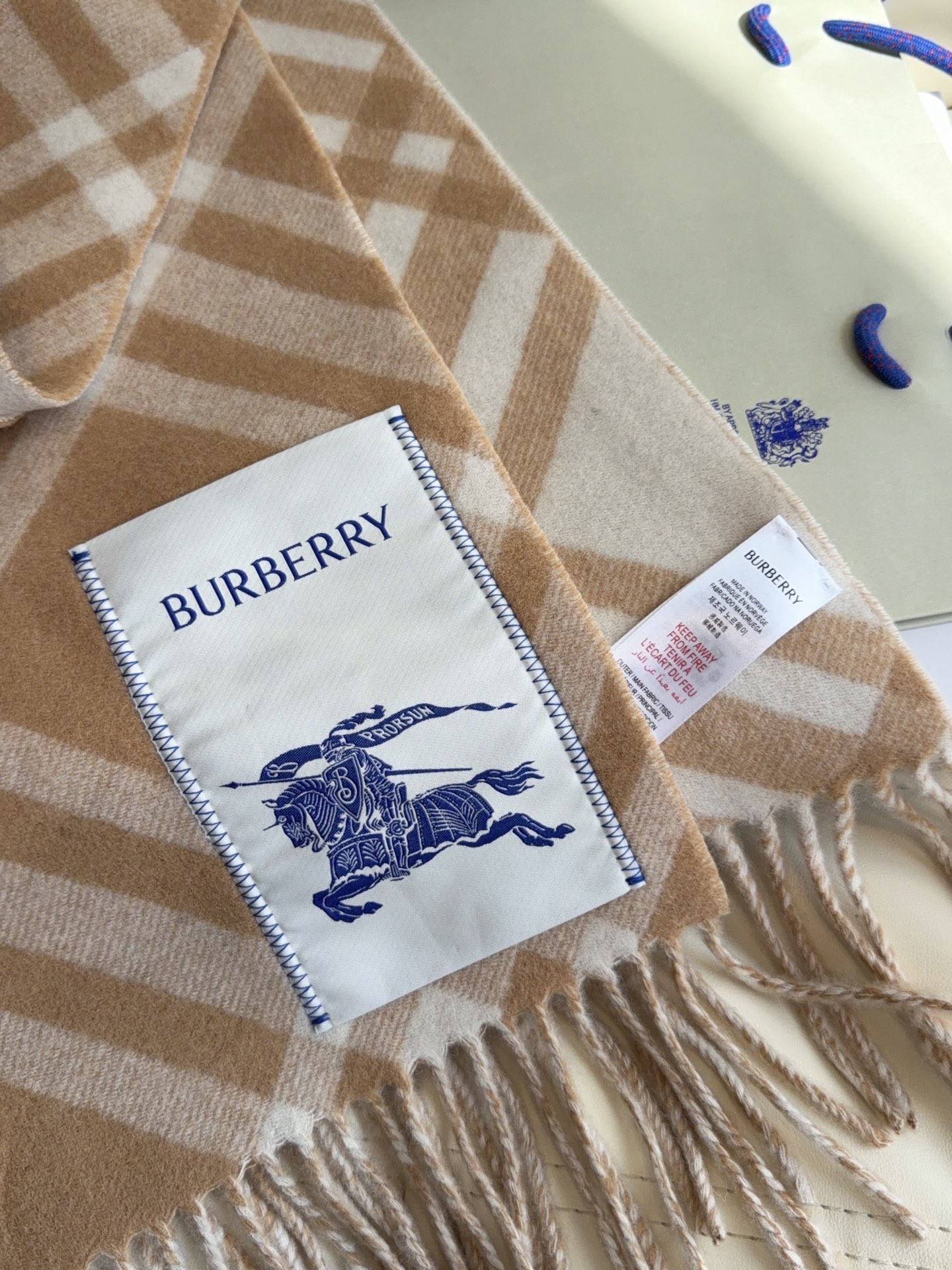 🆕  2026（burerry）怒推走量新款🎊巴宝莉官网最新款💥 100%顶级双面山羊绒材质🔥非常保暖👑 柔软亲肤，不扎