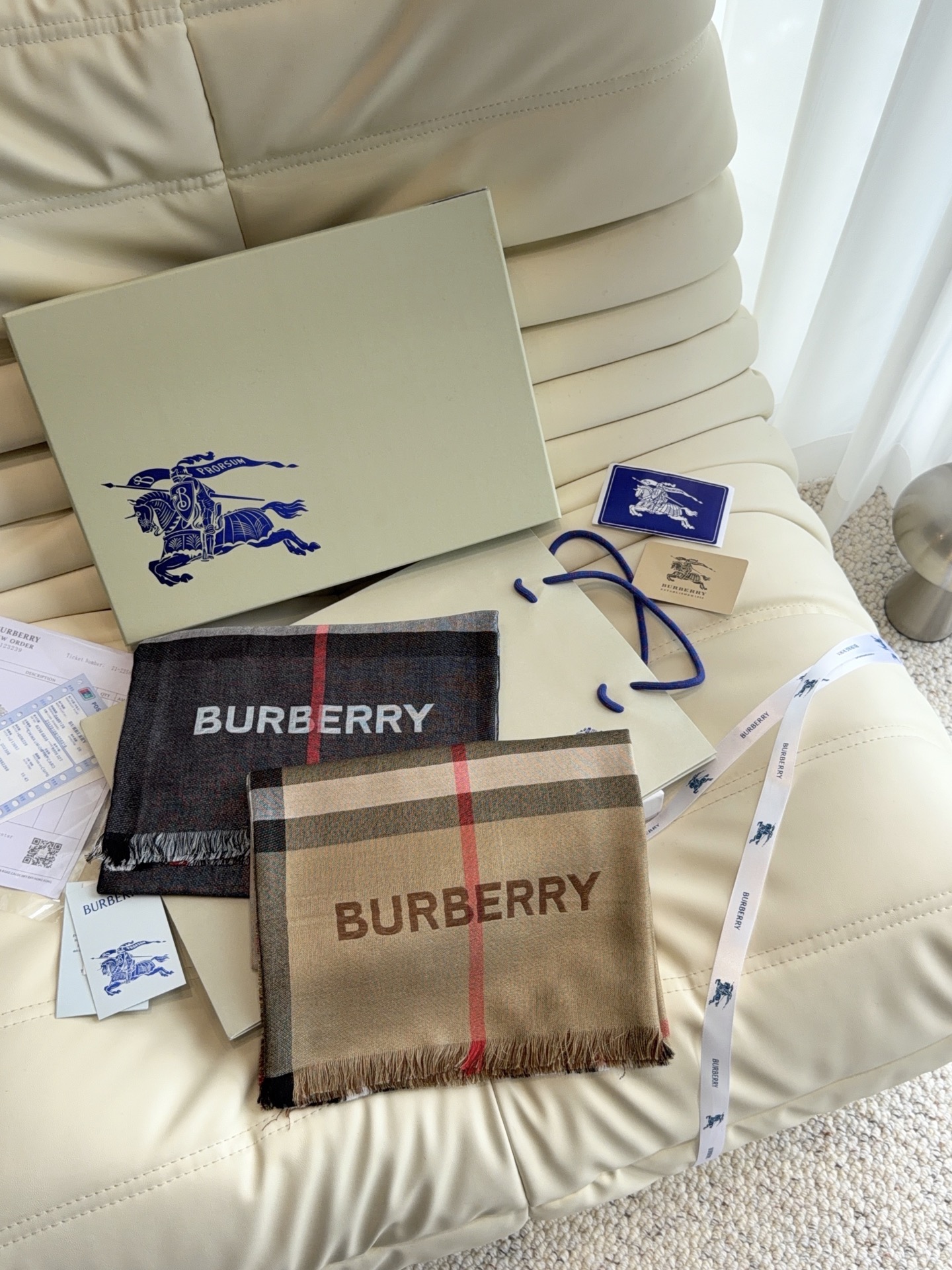 🆕 burberry(巴宝莉)爆款系列订单❗️ 装饰源自品牌 1960 年代的 Vintage 复古格纹,点缀同色调b 🆕 burberry(巴宝莉)爆款系列订单❗️ 装饰源自品牌 1960 年代的 Vintage 复古格纹,点缀同色调b