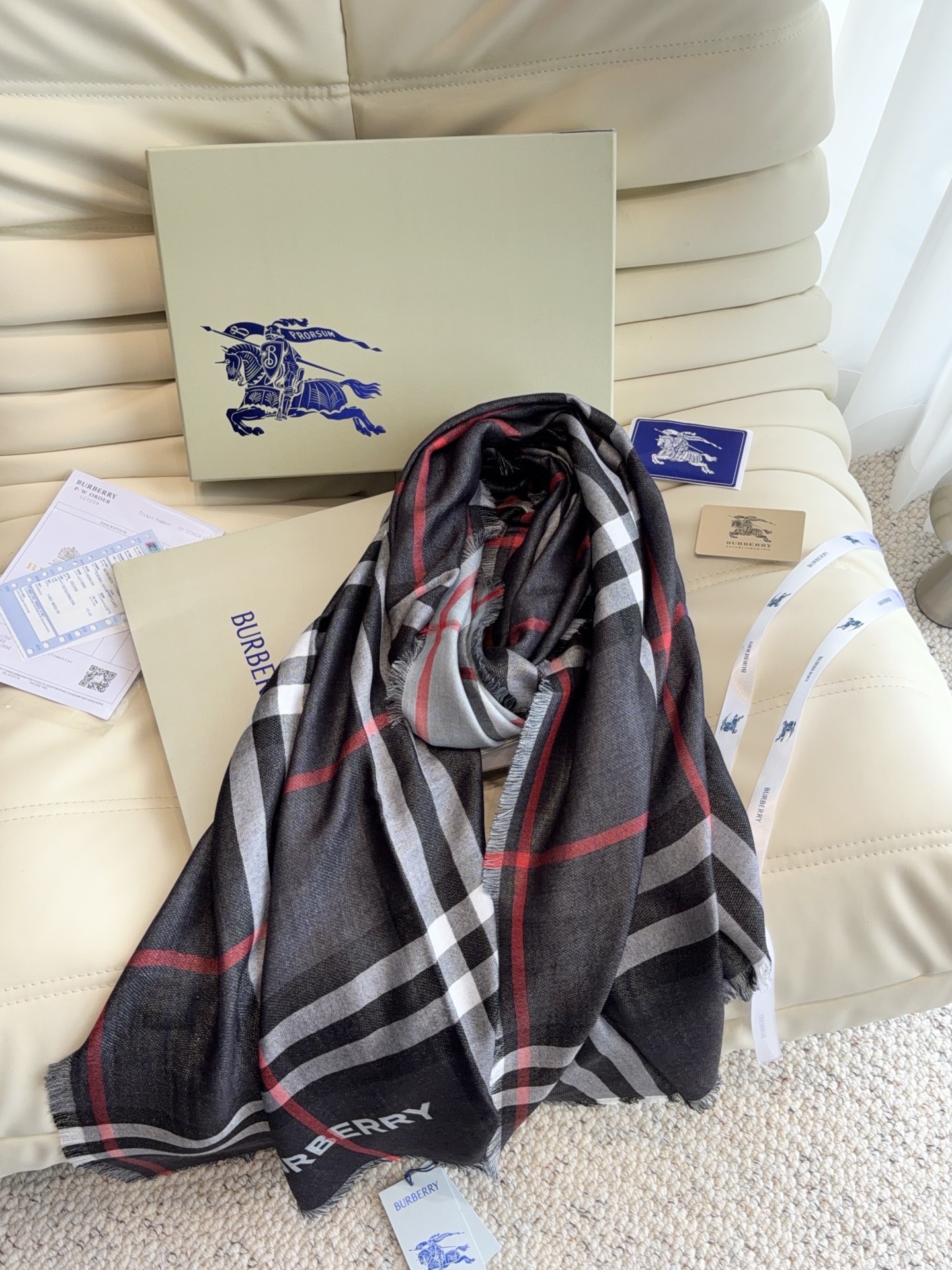 🆕 burberry(巴宝莉)爆款系列订单❗️ 装饰源自品牌 1960 年代的 Vintage 复古格纹,点缀同色调b 🆕 burberry(巴宝莉)爆款系列订单❗️ 装饰源自品牌 1960 年代的 Vintage 复古格纹,点缀同色调b