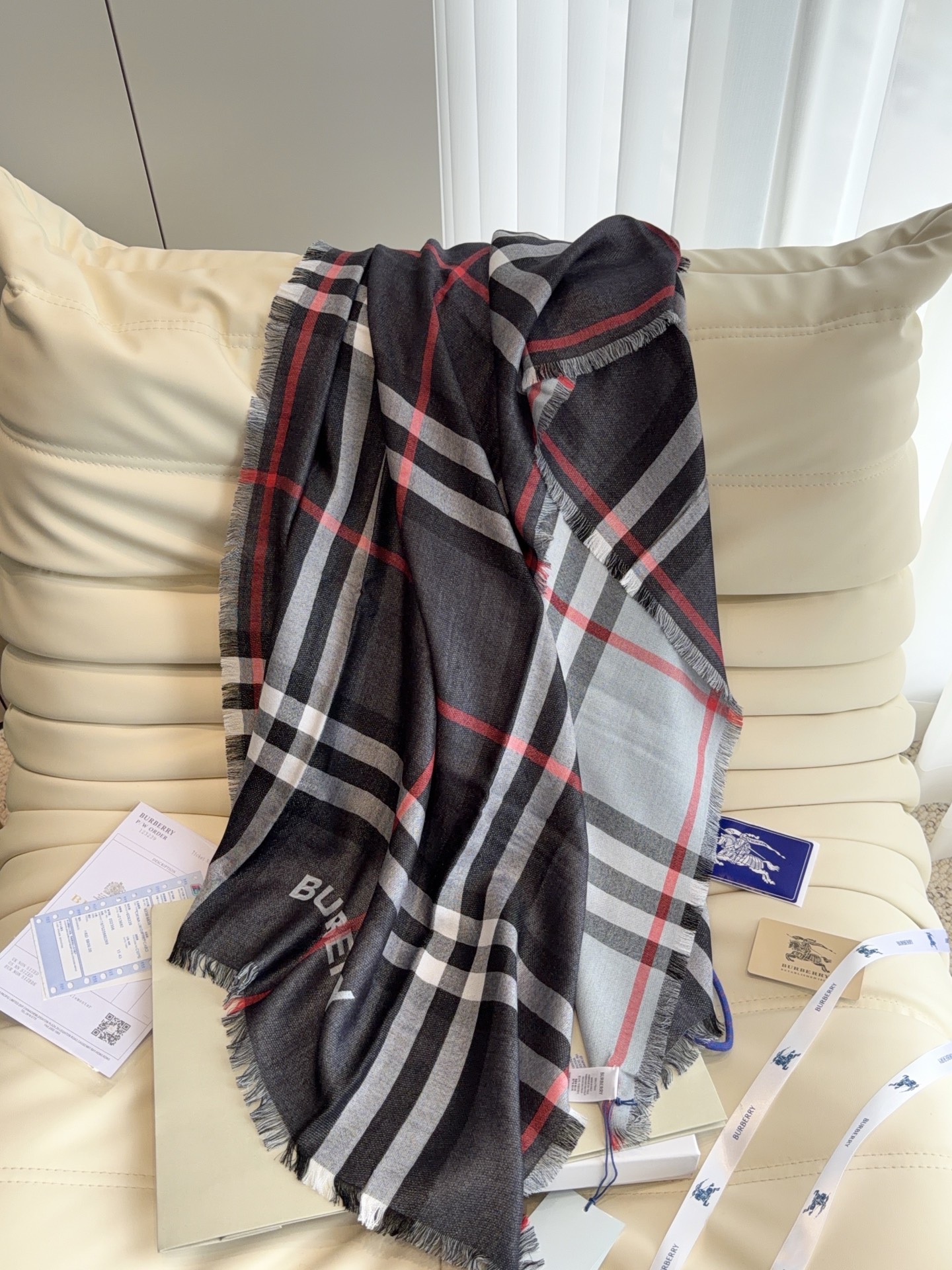 🆕 burberry(巴宝莉)爆款系列订单❗️ 装饰源自品牌 1960 年代的 Vintage 复古格纹,点缀同色调b 🆕 burberry(巴宝莉)爆款系列订单❗️ 装饰源自品牌 1960 年代的 Vintage 复古格纹,点缀同色调b