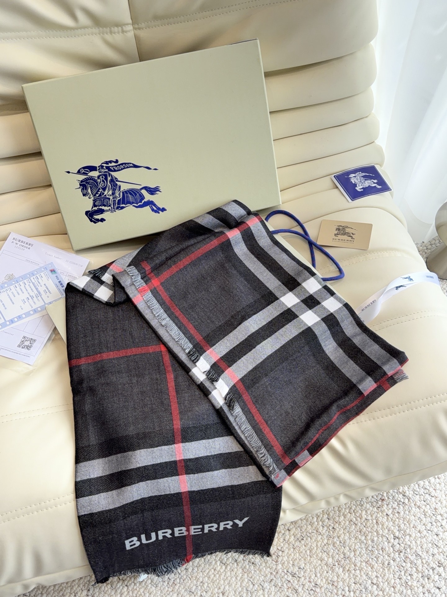 🆕 burberry(巴宝莉)爆款系列订单❗️ 装饰源自品牌 1960 年代的 Vintage 复古格纹,点缀同色调b 🆕 burberry(巴宝莉)爆款系列订单❗️ 装饰源自品牌 1960 年代的 Vintage 复古格纹,点缀同色调b