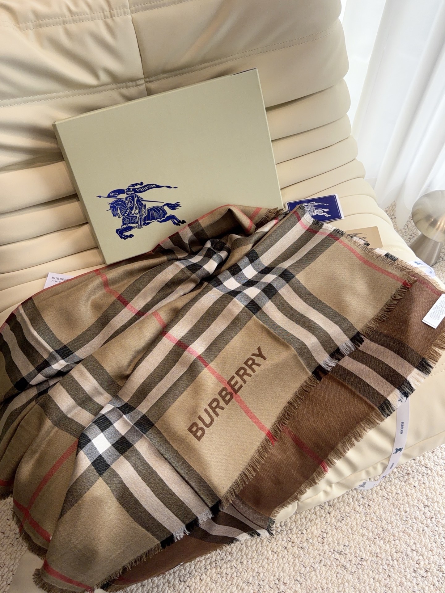 🆕 burberry(巴宝莉)爆款系列订单❗️ 装饰源自品牌 1960 年代的 Vintage 复古格纹,点缀同色调b 🆕 burberry(巴宝莉)爆款系列订单❗️ 装饰源自品牌 1960 年代的 Vintage 复古格纹,点缀同色调b