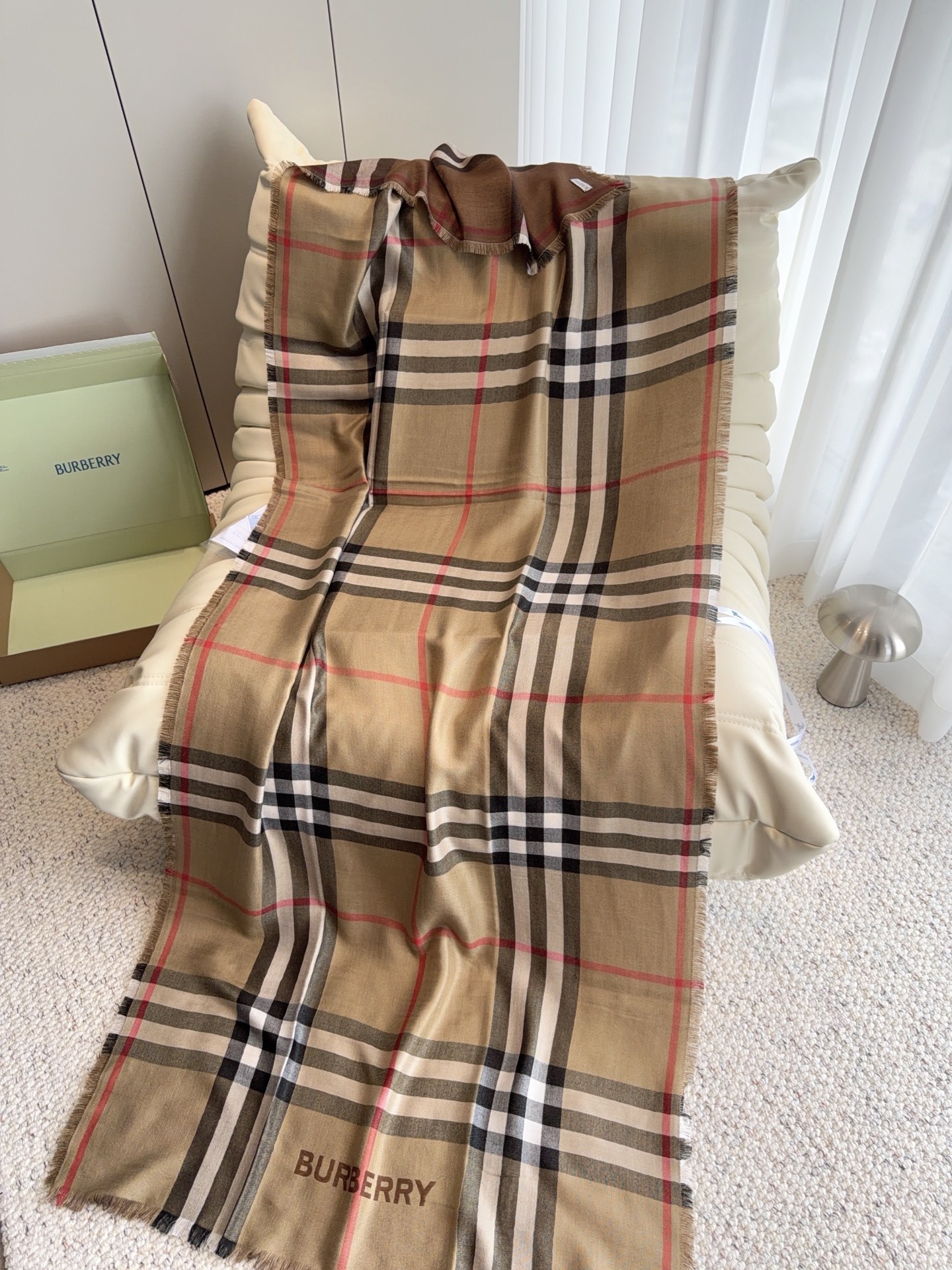 🆕 burberry(巴宝莉)爆款系列订单❗️ 装饰源自品牌 1960 年代的 Vintage 复古格纹,点缀同色调b 🆕 burberry(巴宝莉)爆款系列订单❗️ 装饰源自品牌 1960 年代的 Vintage 复古格纹,点缀同色调b