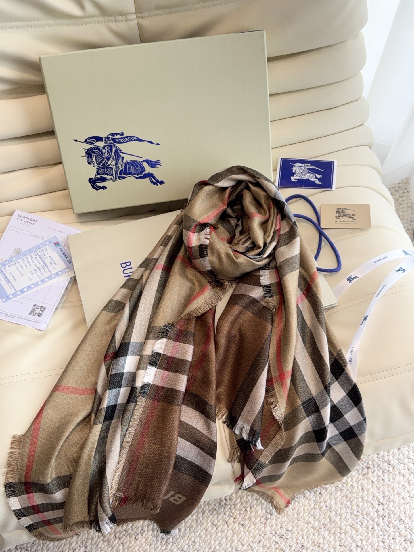 🆕 burberry(巴宝莉)爆款系列订单❗️ 装饰源自品牌 1960 年代的 Vintage 复古格纹,点缀同色调b 🆕 burberry(巴宝莉)爆款系列订单❗️ 装饰源自品牌 1960 年代的 Vintage 复古格纹,点缀同色调b