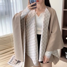 路易威登 手工边,明星同款斗篷! LV26年冬季连帽格纹斗篷.有大披风,真的太好凹造型了,氛围感十足,可遇不可求的王炸级 路易威登 手工边,明星同款斗篷! LV26年冬季连帽格纹斗篷.有大披风,真的太好凹造型了,氛围感十足,可遇不可求的王炸级