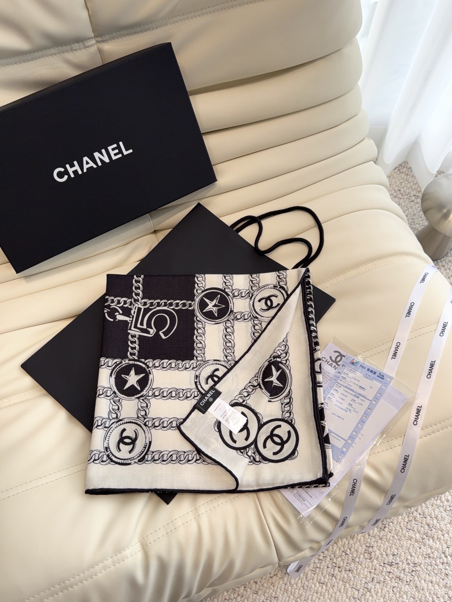 香奈儿（CHANEL）锁链⛓140*140上新❤️【真丝丝绒款】 Chanel 【▪️温柔而娴静，logo优雅气质！】柔