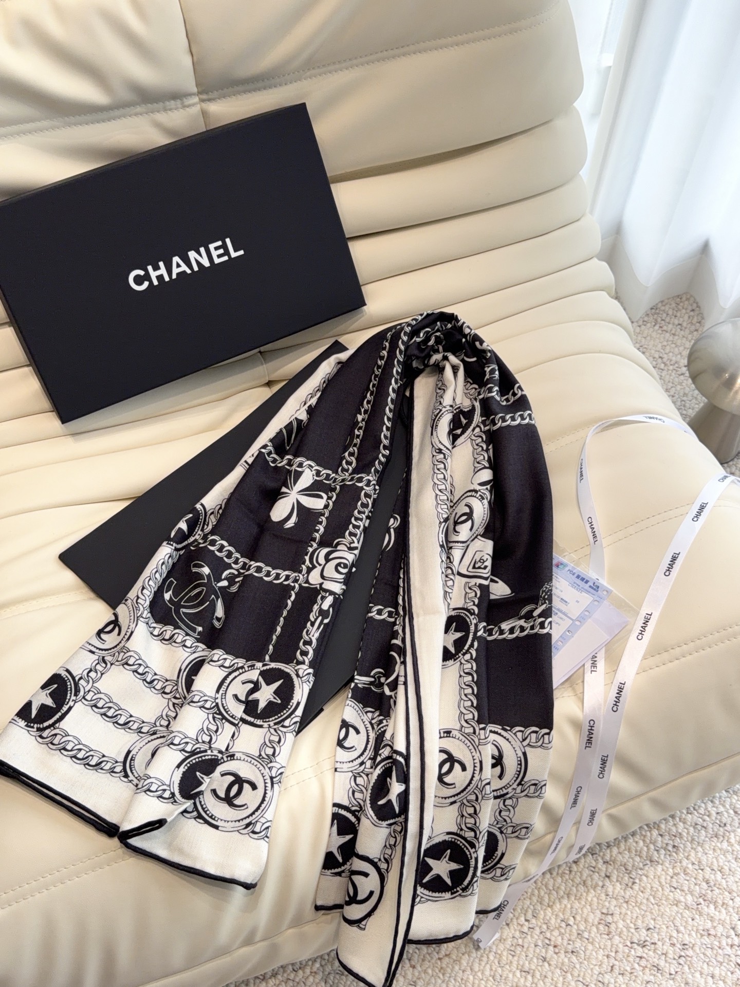 香奈儿（CHANEL）锁链⛓140*140上新❤️【真丝丝绒款】 Chanel 【▪️温柔而娴静，logo优雅气质！】柔