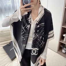 香奈儿上新❤️ 【Chanel】 经典茶花优雅Coco风,Chanel最新丝绒大方巾~气质到骨子里,香奶奶新一季的面料 香奈儿上新❤️ 【Chanel】 经典茶花优雅Coco风,Chanel最新丝绒大方巾~气质到骨子里,香奶奶新一季的面料