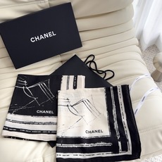 香奈儿上新❤️ 【Chanel】 经典茶花优雅Coco风,Chanel最新丝绒大方巾~气质到骨子里,香奶奶新一季的面料 香奈儿上新❤️ 【Chanel】 经典茶花优雅Coco风,Chanel最新丝绒大方巾~气质到骨子里,香奶奶新一季的面料