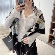 香奈儿上新❤️ 【Chanel】 经典茶花优雅Coco风,Chanel最新丝绒大方巾~气质到骨子里,香奶奶新一季的面料 香奈儿上新❤️ 【Chanel】 经典茶花优雅Coco风,Chanel最新丝绒大方巾~气质到骨子里,香奶奶新一季的面料