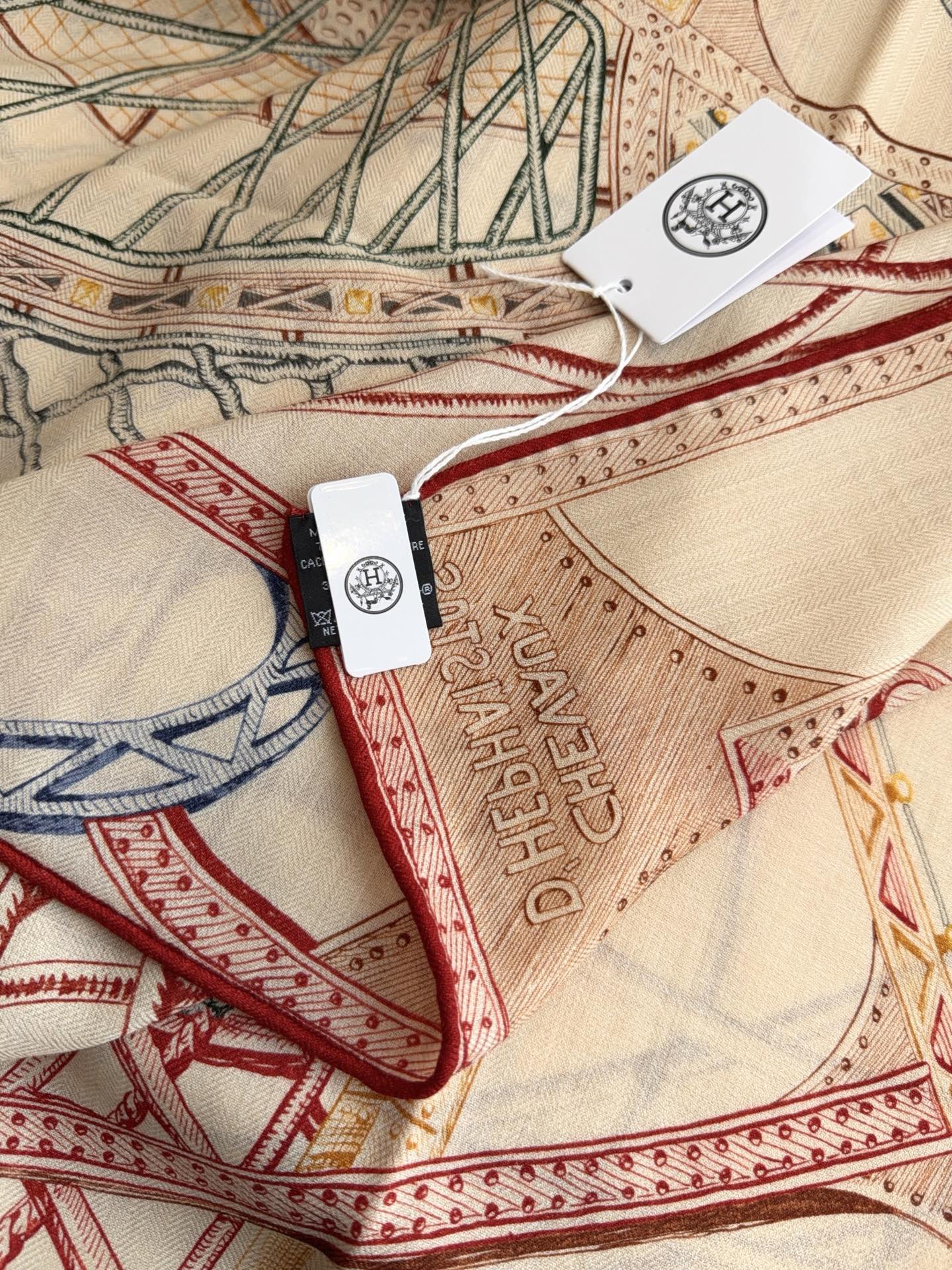 爱马仕（Hermes）2026年秋冬抢先 上新💞【双面同色丝毛方巾】手工卷边山羊绒和真丝混纺披肩（70%山羊绒，30%桑