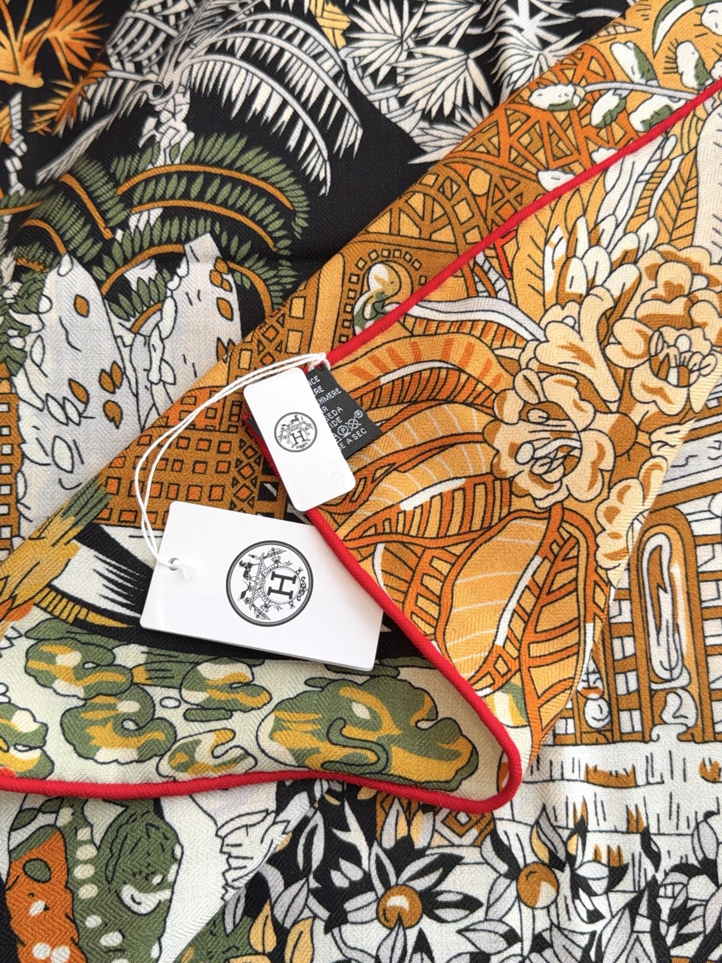 宫殿🏛 爱马仕（Hermes）2026年秋冬抢先 上新💞【双面同色丝毛方巾】手工卷边山羊绒和真丝混纺披肩（70%山羊绒，