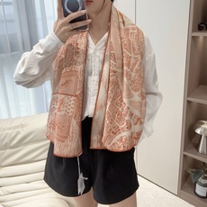 爱马仕(Hermes)上新💕【爱马仕2026新款 】这款点睛配饰可以多种方式佩戴,与任何服饰皆搭配得宜。无论系绕颈间,或 爱马仕(Hermes)上新💕【爱马仕2026新款 】这款点睛配饰可以多种方式佩戴,与任何服饰皆搭配得宜。无论系绕颈间,或