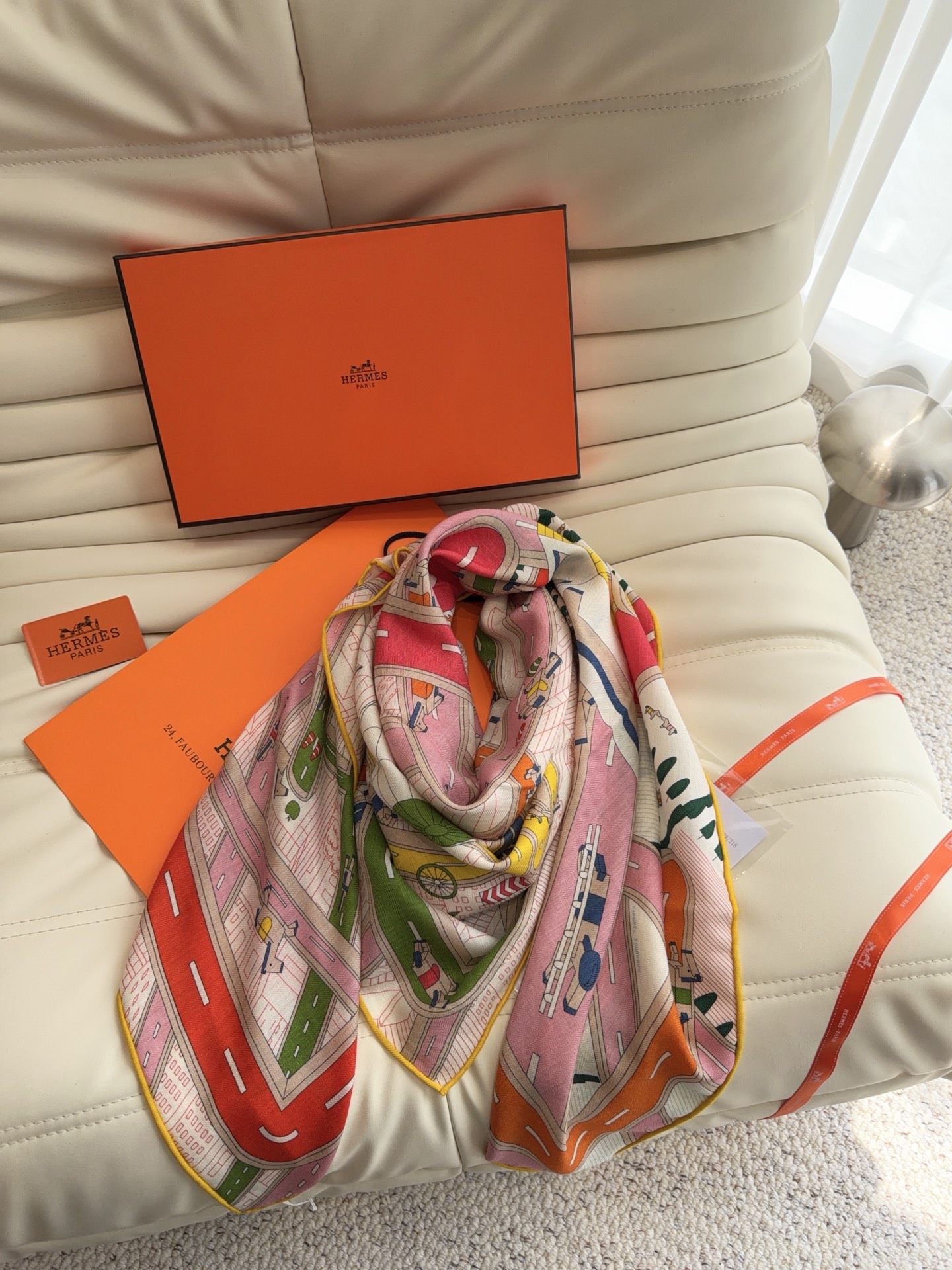 爱马仕（Hermes）羊绒新款🆕《城市花园》羊绒方巾，顶级工艺超值‼️爱马仕专柜爆款🎁💟立体呈现图案纹路实物档次极高👍👍
