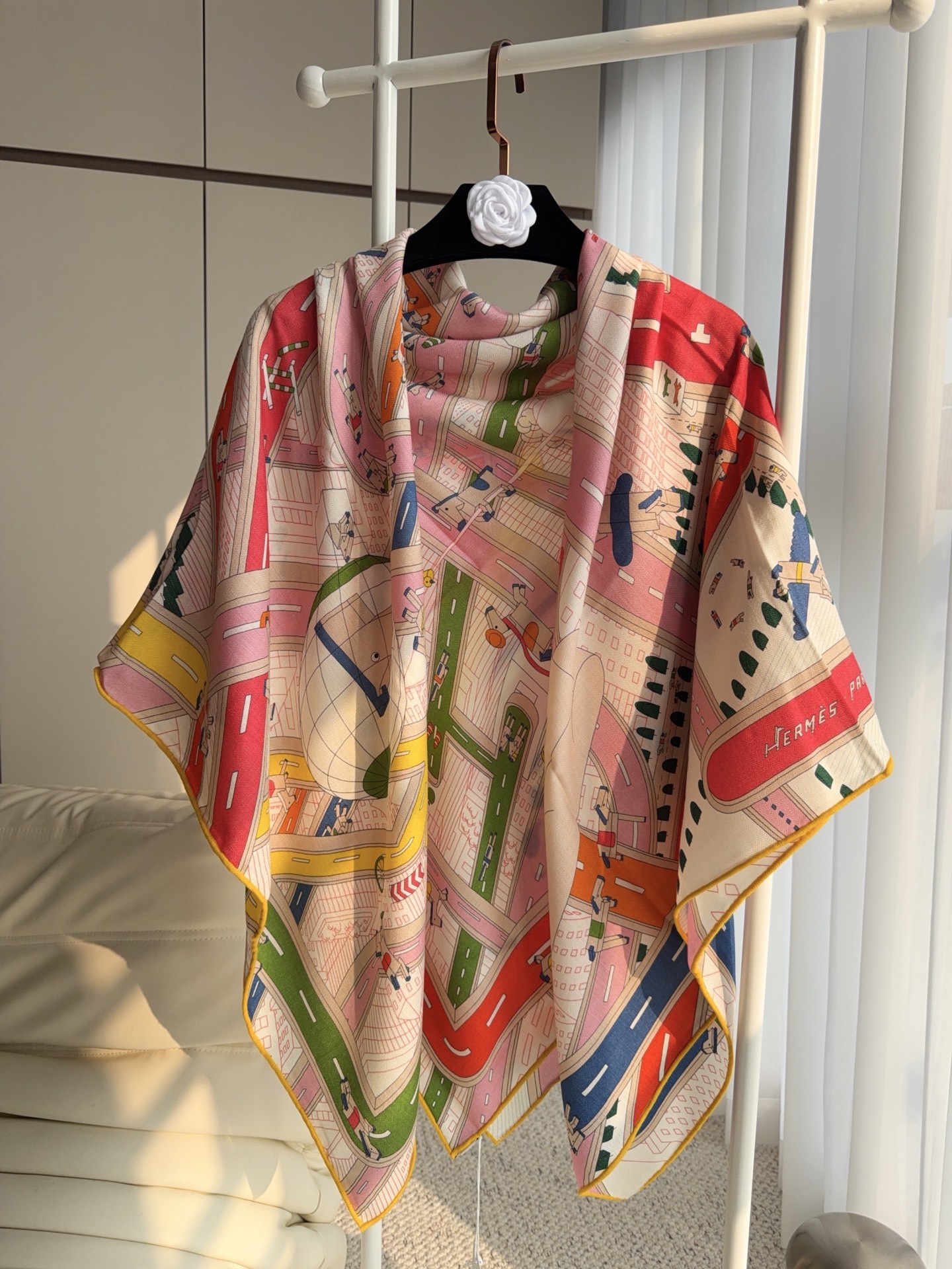 爱马仕（Hermes）羊绒新款🆕《城市花园》羊绒方巾，顶级工艺超值‼️爱马仕专柜爆款🎁💟立体呈现图案纹路实物档次极高👍👍