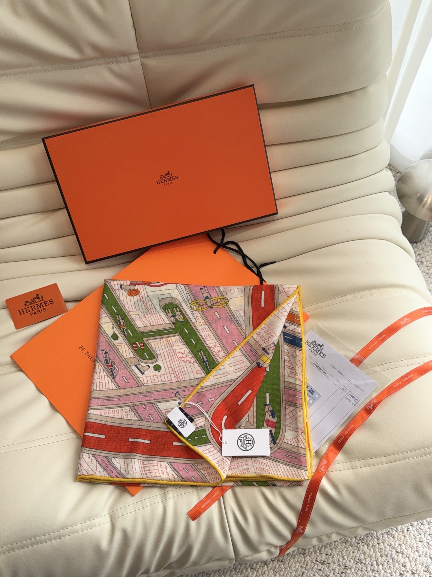 爱马仕（Hermes）羊绒新款🆕《城市花园》羊绒方巾，顶级工艺超值‼️爱马仕专柜爆款🎁💟立体呈现图案纹路实物档次极高👍👍