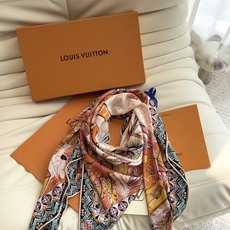 LV(路易威登)140 披肩 LV x TM Monogram SuPerflat Flowers 方巾出自路易威登与村 LV(路易威登)140 披肩 LV x TM Monogram SuPerflat Flowers 方巾出自路易威登与村