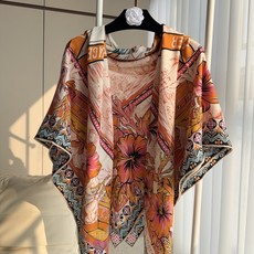LV(路易威登)140 披肩 LV x TM Monogram SuPerflat Flowers 方巾出自路易威登与村 LV(路易威登)140 披肩 LV x TM Monogram SuPerflat Flowers 方巾出自路易威登与村