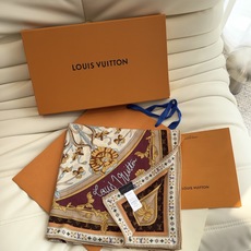 LV(路易威登)140 披肩 LV x TM Monogram SuPerflat Flowers 方巾出自路易威登与村 LV(路易威登)140 披肩 LV x TM Monogram SuPerflat Flowers 方巾出自路易威登与村