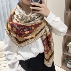 LV(路易威登)140 披肩 LV x TM Monogram SuPerflat Flowers 方巾出自路易威登与村 LV(路易威登)140 披肩 LV x TM Monogram SuPerflat Flowers 方巾出自路易威登与村