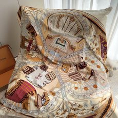 LV(路易威登)140 披肩 LV x TM Monogram SuPerflat Flowers 方巾出自路易威登与村 LV(路易威登)140 披肩 LV x TM Monogram SuPerflat Flowers 方巾出自路易威登与村