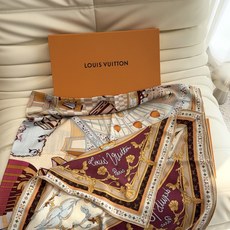LV(路易威登)140 披肩 LV x TM Monogram SuPerflat Flowers 方巾出自路易威登与村 LV(路易威登)140 披肩 LV x TM Monogram SuPerflat Flowers 方巾出自路易威登与村