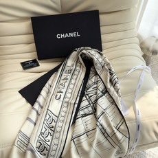 香奈儿上新❤️ 【Chanel】 经典茶花优雅Coco风,Chanel最新丝绒大方巾~气质到骨子里,香奶奶新一季的面料 香奈儿上新❤️ 【Chanel】 经典茶花优雅Coco风,Chanel最新丝绒大方巾~气质到骨子里,香奶奶新一季的面料
