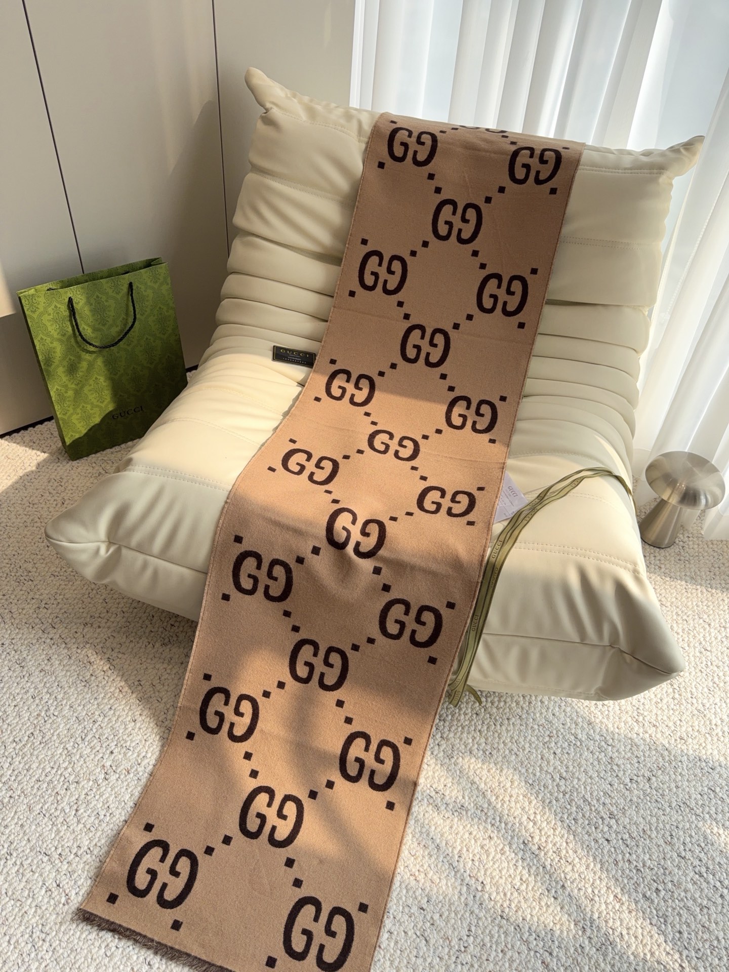 GUCCI（古驰）原单代工厂出品，大G围巾这是一款苏格兰风格-双面重工超级保暖的GG标识作为Gucci颇具代表性的传统精