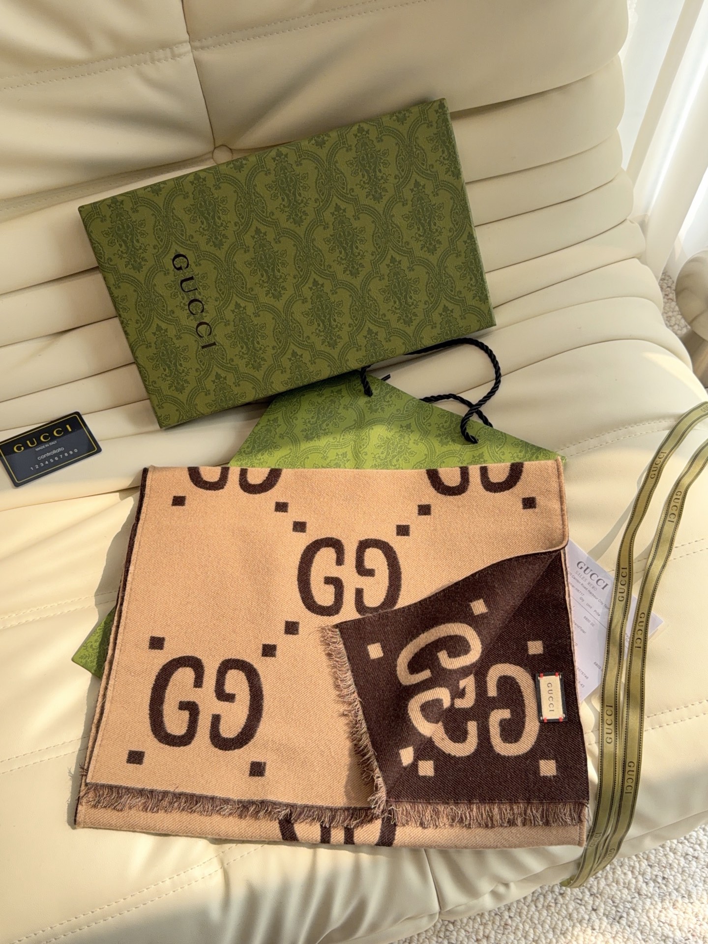 GUCCI（古驰）原单代工厂出品，大G围巾这是一款苏格兰风格-双面重工超级保暖的GG标识作为Gucci颇具代表性的传统精