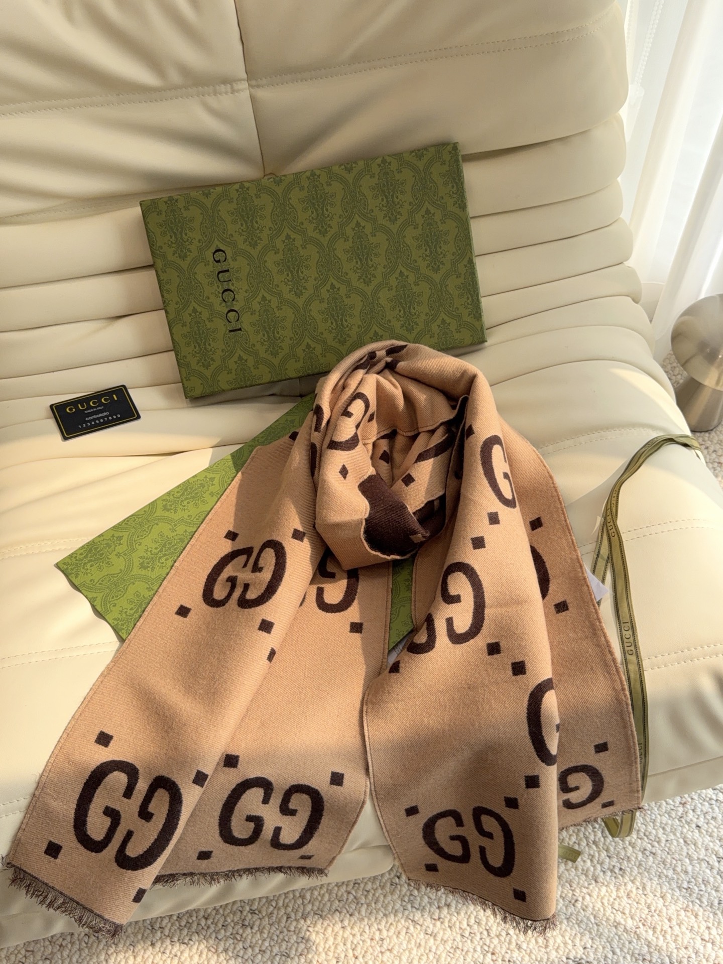 GUCCI（古驰）原单代工厂出品，大G围巾这是一款苏格兰风格-双面重工超级保暖的GG标识作为Gucci颇具代表性的传统精