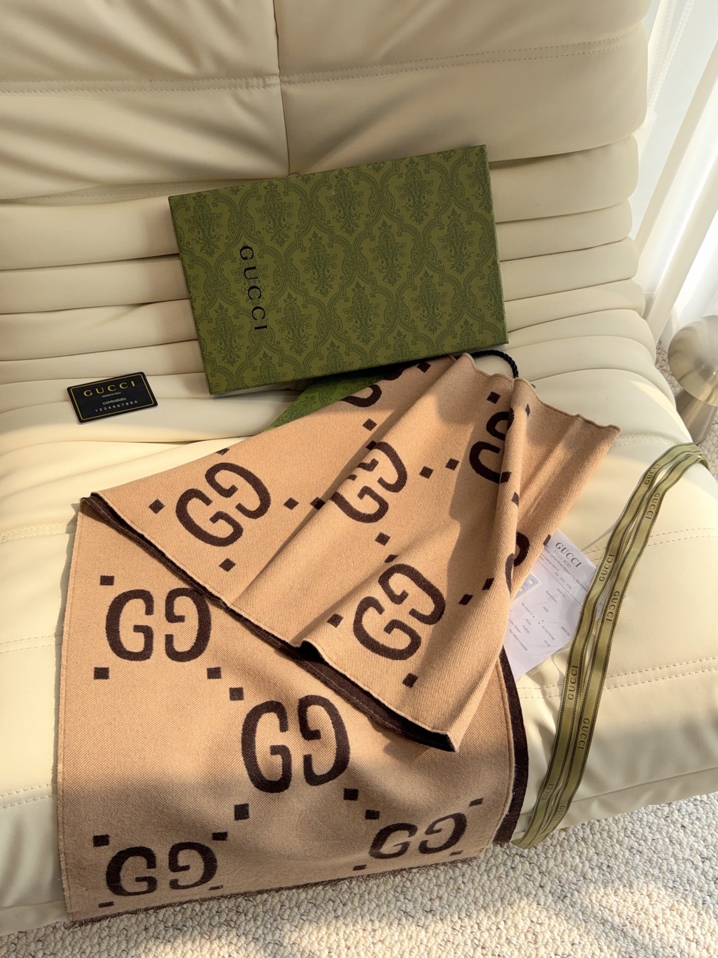 GUCCI（古驰）原单代工厂出品，大G围巾这是一款苏格兰风格-双面重工超级保暖的GG标识作为Gucci颇具代表性的传统精