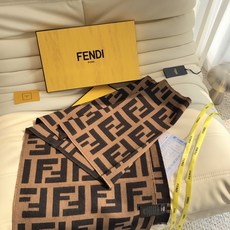 极品‼Fendi今年最火的围巾🔥全世界都在抢的老花FF字母款🔥主打的限量大极品‼专柜也是有钱也很难买到的好玩意儿‼正儿八 极品‼Fendi今年最火的围巾🔥全世界都在抢的老花FF字母款🔥主打的限量大极品‼专柜也是有钱也很难买到的好玩意儿‼正儿八