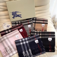 【巴宝莉】这款是Burberry最最最经典的羊绒格子围巾,拿到手完全PK市面一切仿货,订单全是客供羊绒原料,斜纹织造加密 【巴宝莉】这款是Burberry最最最经典的羊绒格子围巾,拿到手完全PK市面一切仿货,订单全是客供羊绒原料,斜纹织造加密