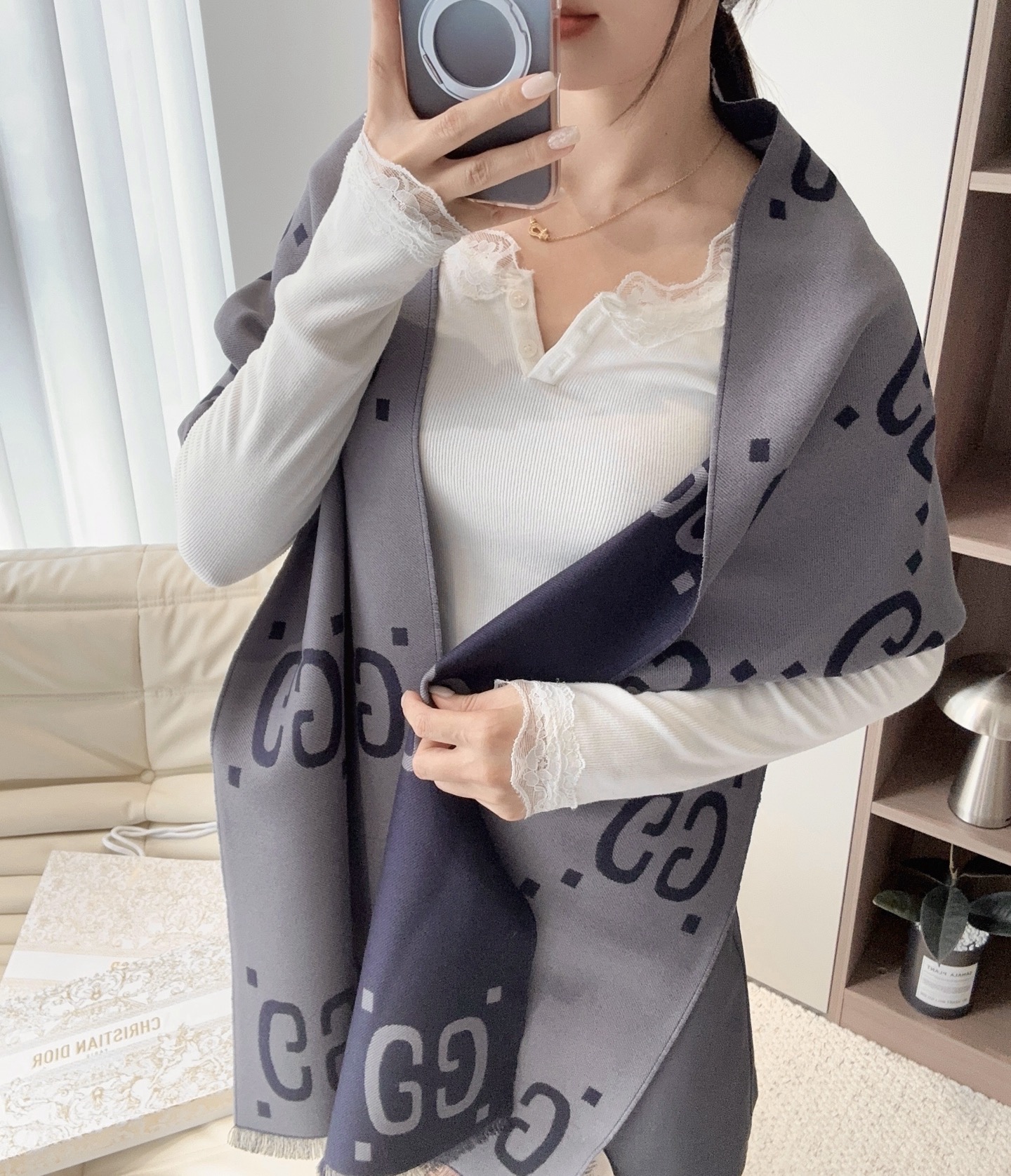 原单代工厂出品，大G围巾这是一款苏格兰风格-双面重工超级保暖的GG标识作为Gucci颇具代表性的传统精髓始终与系列密不可