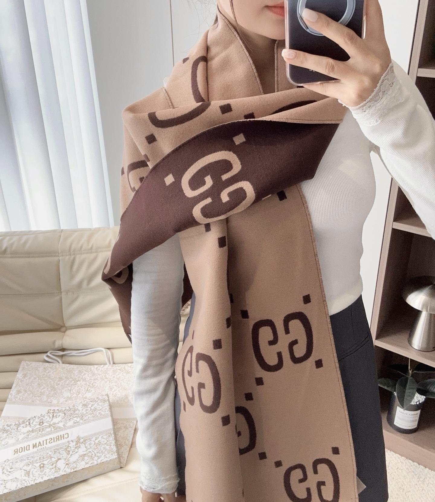 原单代工厂出品，大G围巾这是一款苏格兰风格-双面重工超级保暖的GG标识作为Gucci颇具代表性的传统精髓始终与系列密不可