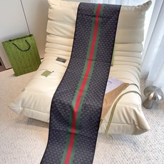 GUCCI(古驰)海外原单❤️ 羊毛围巾与桑蚕丝结合🎨与时尚的Feeling 却照样可以做的如此柔软舒适的手感这就是我家 GUCCI(古驰)海外原单❤️ 羊毛围巾与桑蚕丝结合🎨与时尚的Feeling 却照样可以做的如此柔软舒适的手感这就是我家