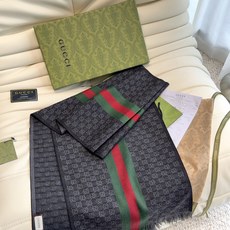 GUCCI(古驰)海外原单❤️ 羊毛围巾与桑蚕丝结合🎨与时尚的Feeling 却照样可以做的如此柔软舒适的手感这就是我家 GUCCI(古驰)海外原单❤️ 羊毛围巾与桑蚕丝结合🎨与时尚的Feeling 却照样可以做的如此柔软舒适的手感这就是我家