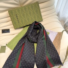GUCCI(古驰)海外原单❤️ 羊毛围巾与桑蚕丝结合🎨与时尚的Feeling 却照样可以做的如此柔软舒适的手感这就是我家 GUCCI(古驰)海外原单❤️ 羊毛围巾与桑蚕丝结合🎨与时尚的Feeling 却照样可以做的如此柔软舒适的手感这就是我家