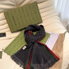 GUCCI(古驰)海外原单❤️ 羊毛围巾与桑蚕丝结合🎨与时尚的Feeling 却照样可以做的如此柔软舒适的手感这就是我家 GUCCI(古驰)海外原单❤️ 羊毛围巾与桑蚕丝结合🎨与时尚的Feeling 却照样可以做的如此柔软舒适的手感这就是我家