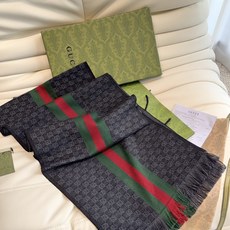 GUCCI(古驰)海外原单❤️ 羊毛围巾与桑蚕丝结合🎨与时尚的Feeling 却照样可以做的如此柔软舒适的手感这就是我家 GUCCI(古驰)海外原单❤️ 羊毛围巾与桑蚕丝结合🎨与时尚的Feeling 却照样可以做的如此柔软舒适的手感这就是我家