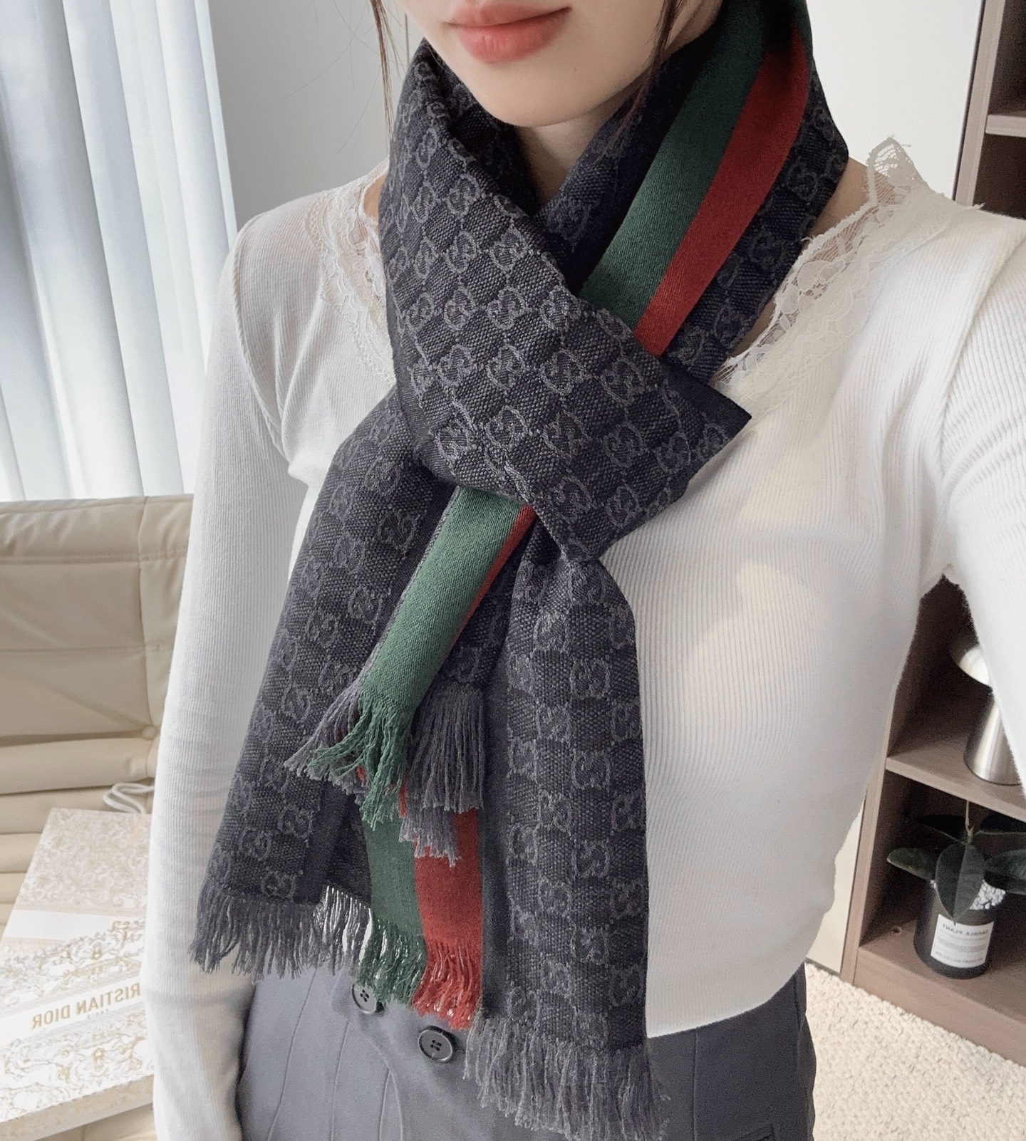 GUCCI（古驰）海外原单❤️ 羊毛围巾与桑蚕丝结合🎨与时尚的Feeling 却照样可以做的如此柔软舒适的手感这就是我家