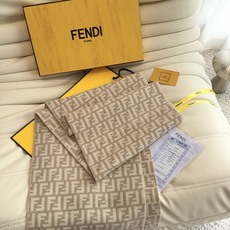 高版本🆕Fendi今年最火的围巾🔥全世界都在抢的老花FF字母款🔥主打的限量大极品‼️专柜也是有钱也很难买到的好玩意儿‼️ 高版本🆕Fendi今年最火的围巾🔥全世界都在抢的老花FF字母款🔥主打的限量大极品‼️专柜也是有钱也很难买到的好玩意儿‼️