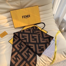 市面最好的货,欢迎对比VS极品‼Fendi今年最火的围巾🔥全世界都在抢的老花FF字母款🔥主打的限量大极品‼专柜也是有钱也 市面最好的货,欢迎对比VS极品‼Fendi今年最火的围巾🔥全世界都在抢的老花FF字母款🔥主打的限量大极品‼专柜也是有钱也