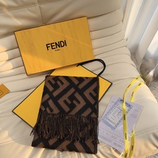市面最好的货,欢迎对比VS极品‼Fendi今年最火的围巾🔥全世界都在抢的老花FF字母款🔥主打的限量大极品‼专柜也是有钱也 市面最好的货,欢迎对比VS极品‼Fendi今年最火的围巾🔥全世界都在抢的老花FF字母款🔥主打的限量大极品‼专柜也是有钱也