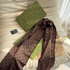 GUCCI(古驰)经典GG图案是品牌在30年代开始使用的标志性元素之一,历经近一个世纪的发展依然为品牌探索全新表达提供灵 GUCCI(古驰)经典GG图案是品牌在30年代开始使用的标志性元素之一,历经近一个世纪的发展依然为品牌探索全新表达提供灵