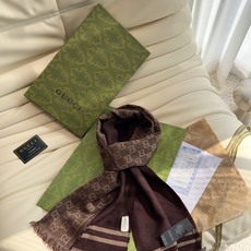 GUCCI(古驰)经典GG图案是品牌在30年代开始使用的标志性元素之一,历经近一个世纪的发展依然为品牌探索全新表达提供灵 GUCCI(古驰)经典GG图案是品牌在30年代开始使用的标志性元素之一,历经近一个世纪的发展依然为品牌探索全新表达提供灵