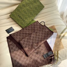 GUCCI(古驰)经典GG图案是品牌在30年代开始使用的标志性元素之一,历经近一个世纪的发展依然为品牌探索全新表达提供灵 GUCCI(古驰)经典GG图案是品牌在30年代开始使用的标志性元素之一,历经近一个世纪的发展依然为品牌探索全新表达提供灵